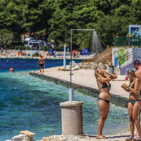 Διαμέρισμα 2 Bedroom Awesome In Okrug Gornji *